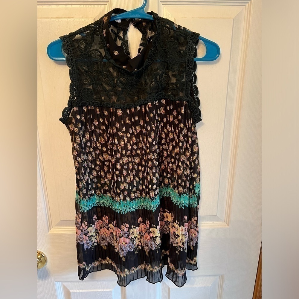 Top By Stone Fower Size Small - Picture 1 of 5